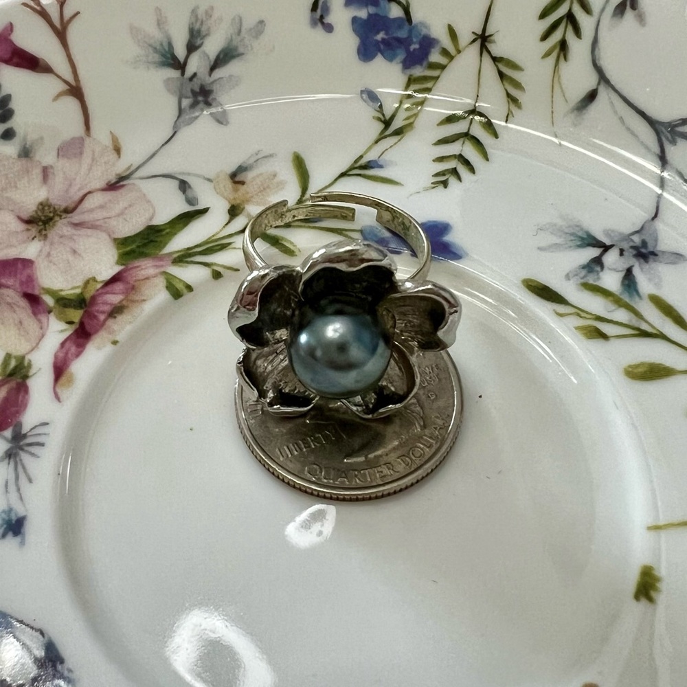 Elegant Silver Flower Pearl Ring -adjustable - Picture 8 of 8